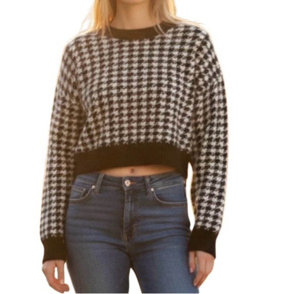 Active USA Black and Gray Checkered Sweater